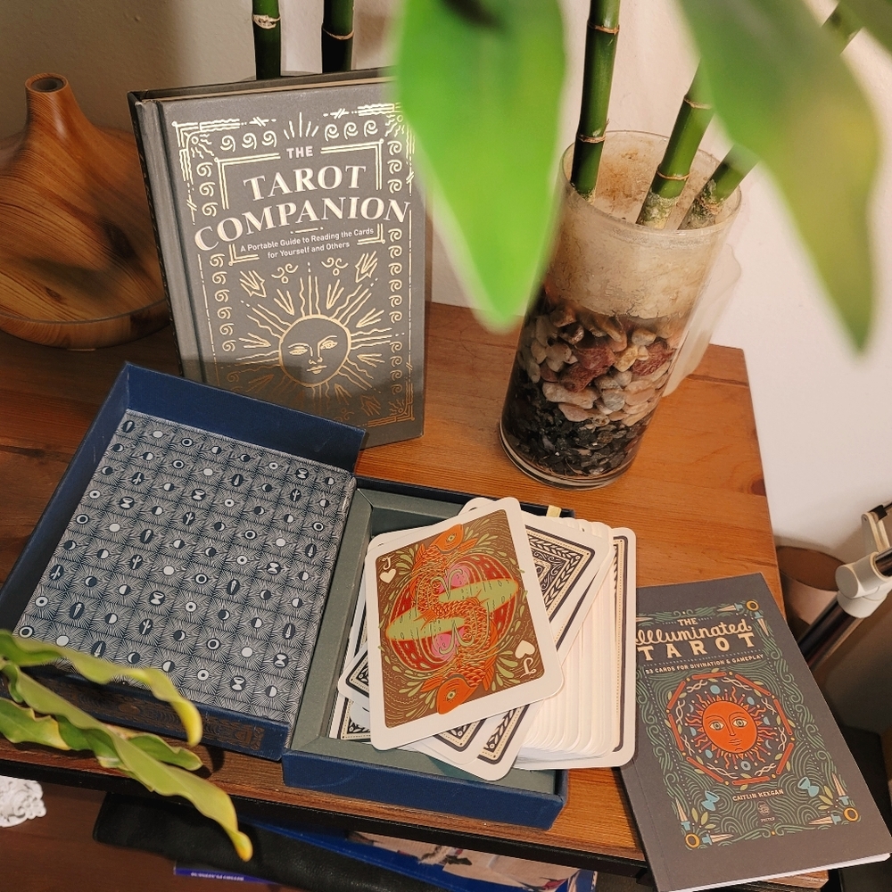 TAROT book and Set of Cards with Manual